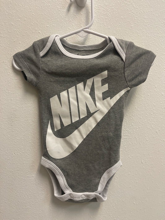 0/6m Nike Gray White Onesie