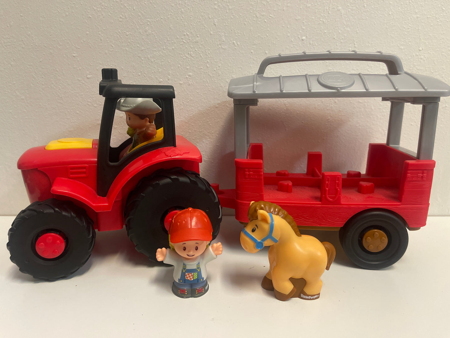 Little People Animals Tractor - 2 characters 1 horse