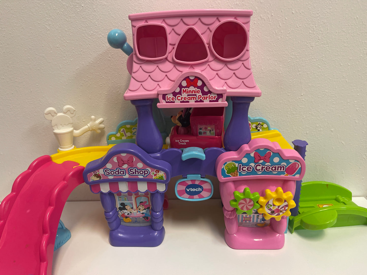 VTech Go! Go! Smart Wheels Disney Minnie Mouse Ice Cream Parlor Playset (no sorting shapes)