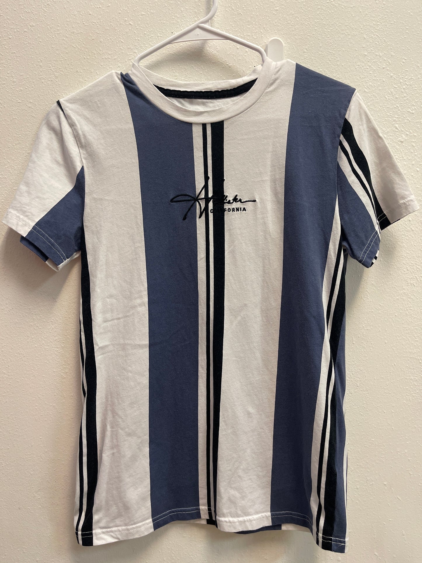 XS (men’s) Hollister Striped Tee